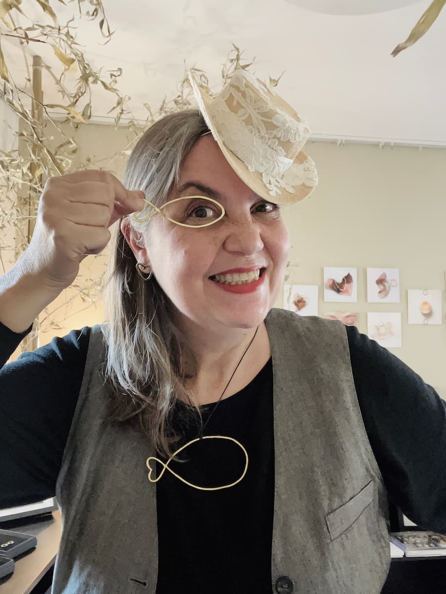 Alessia con fascinator