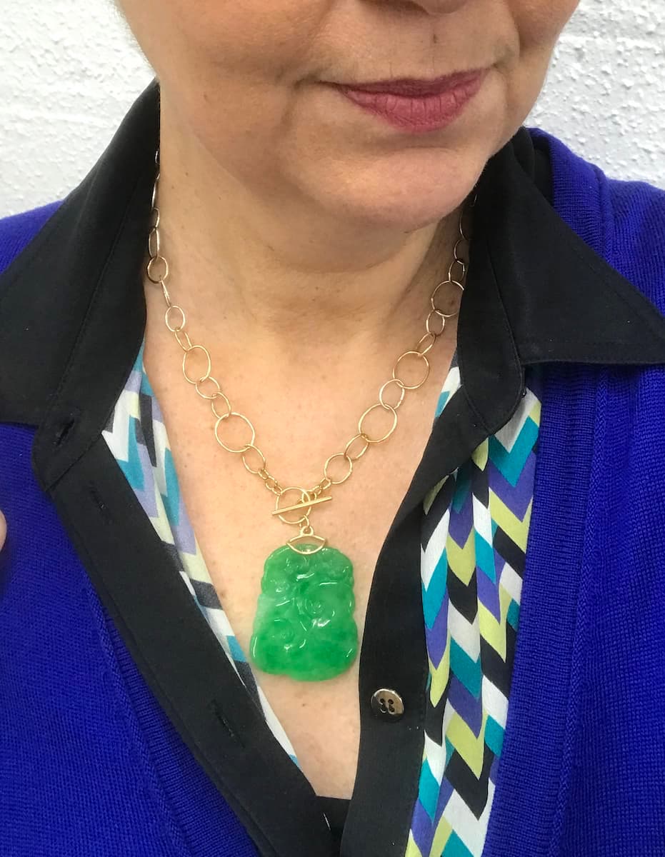 Jade — giada verde mela indossata